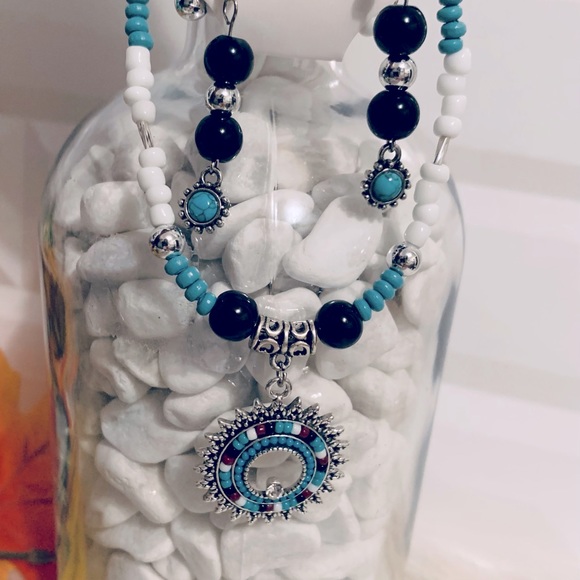 Necklace and earrings set - Picture 3 of 6